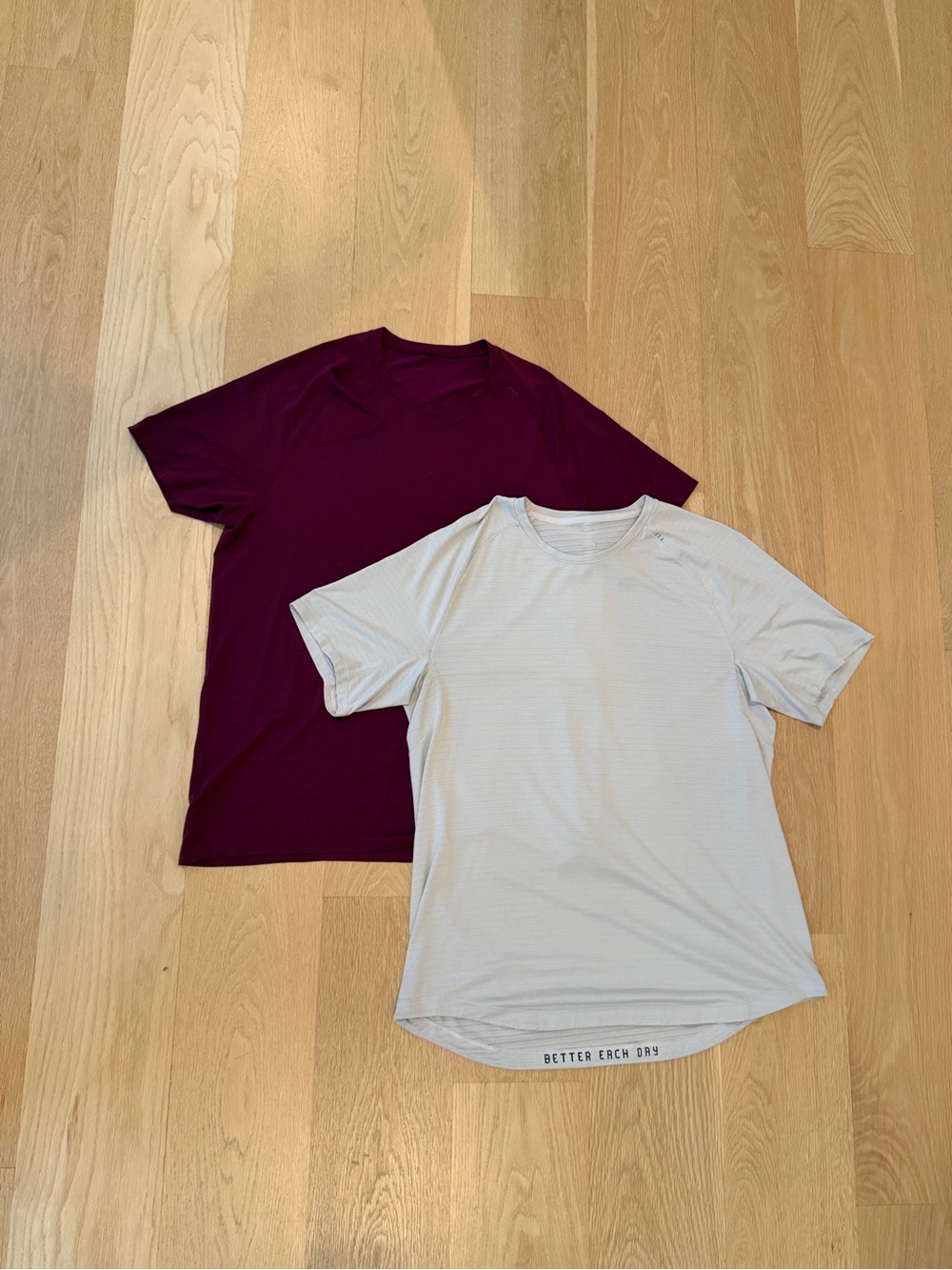 lululemon athletica Men's Short Sleeve Tees - Plum & Light Gray XL
